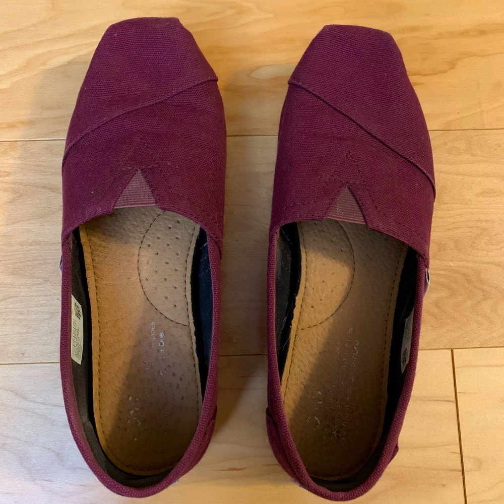 Toms Slip Ons Red/Maroon SIZE 6